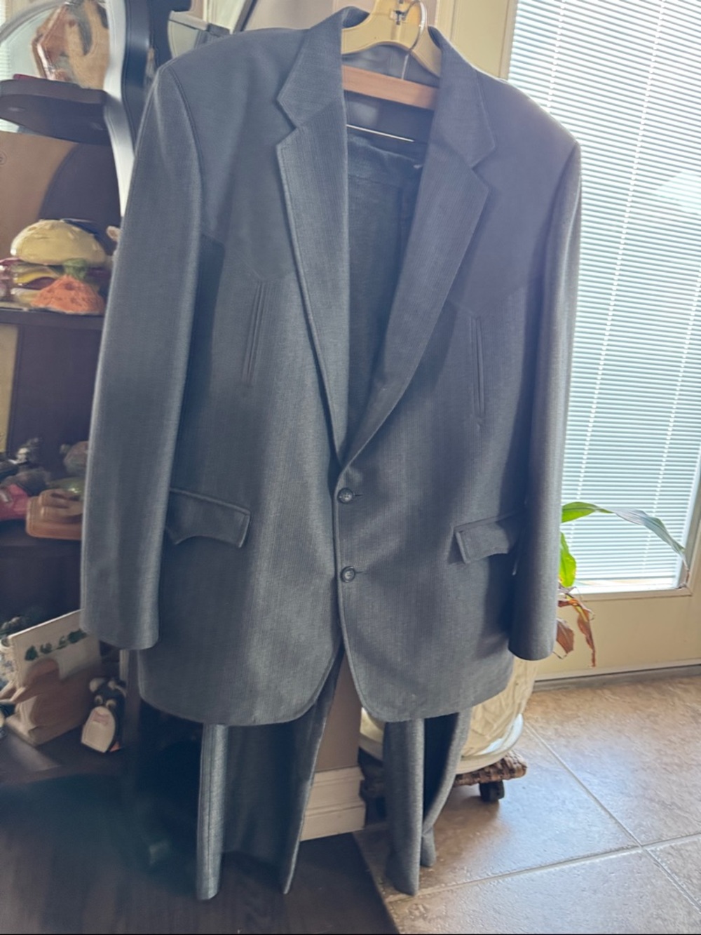 High end Men's Gray suit 2-Button Blazer Jacket made by Circle S Dallas, Texas
